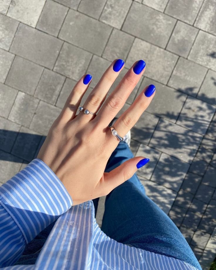 Simple yet striking blue short nails ideas in solid cobalt for a clean, versatile appearance.