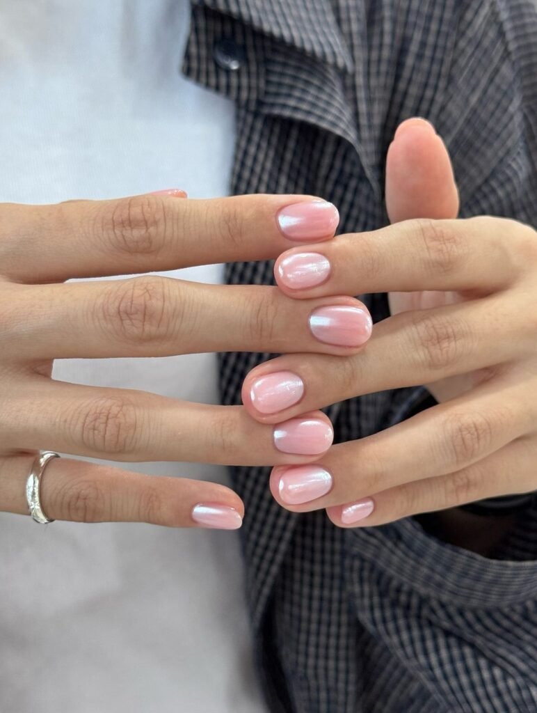Chic nude short nails ideas in a gradient ombre style blending pink and beige for a natural look.
