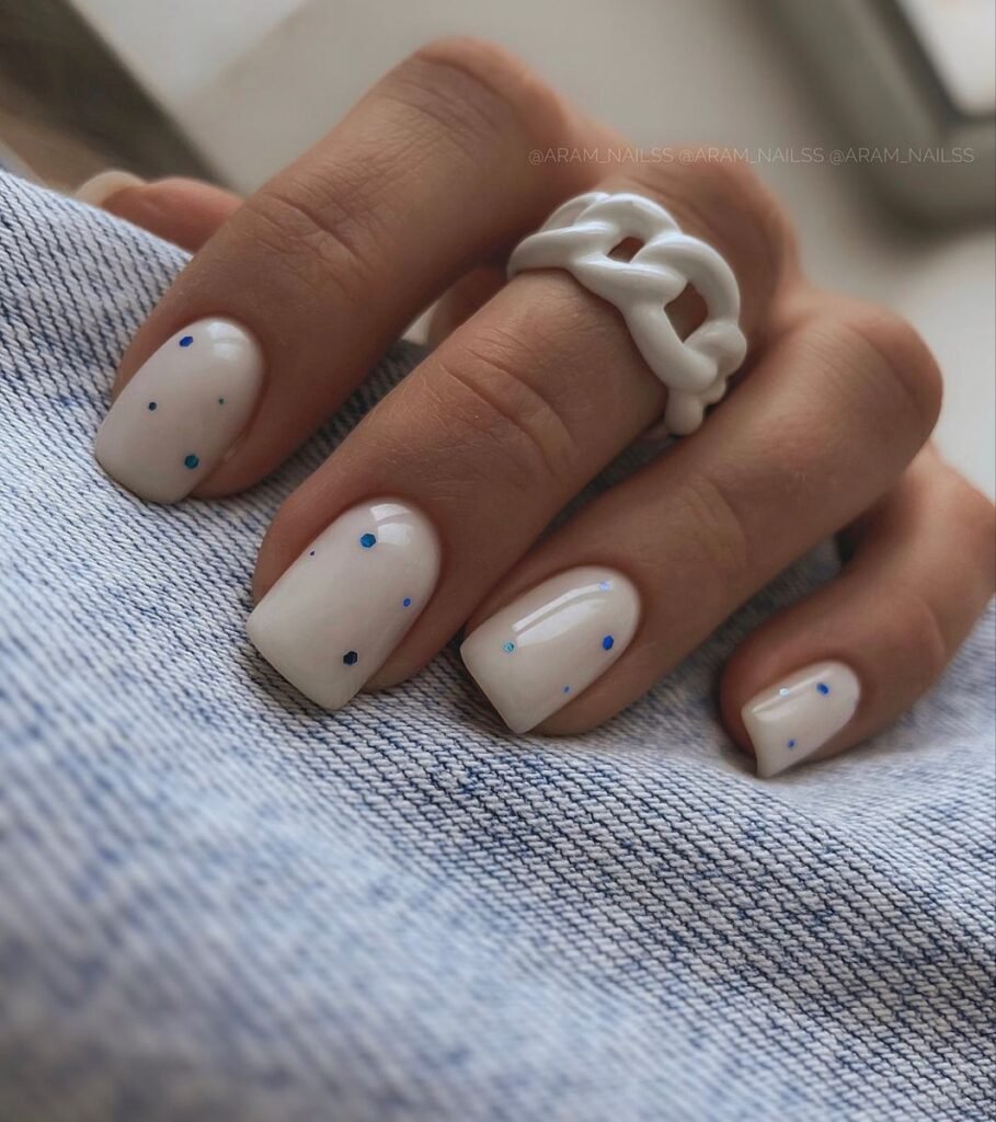 Minimalist dotted accents on white short nails ideas for a cute and simple style.