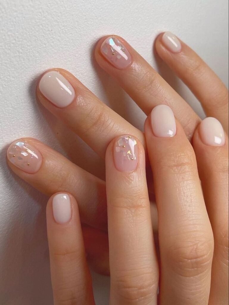 Subtle gold embellishments in white short nails ideas for a refined nude effect.