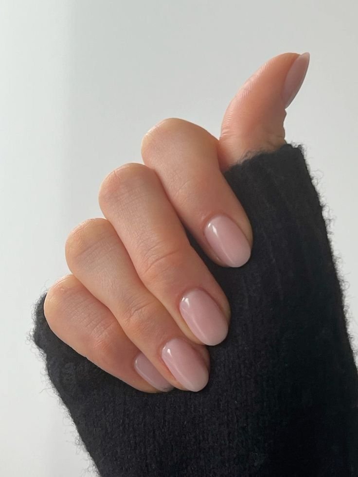 Elegant light pink short round nails ideas for a clean, everyday manicure look.