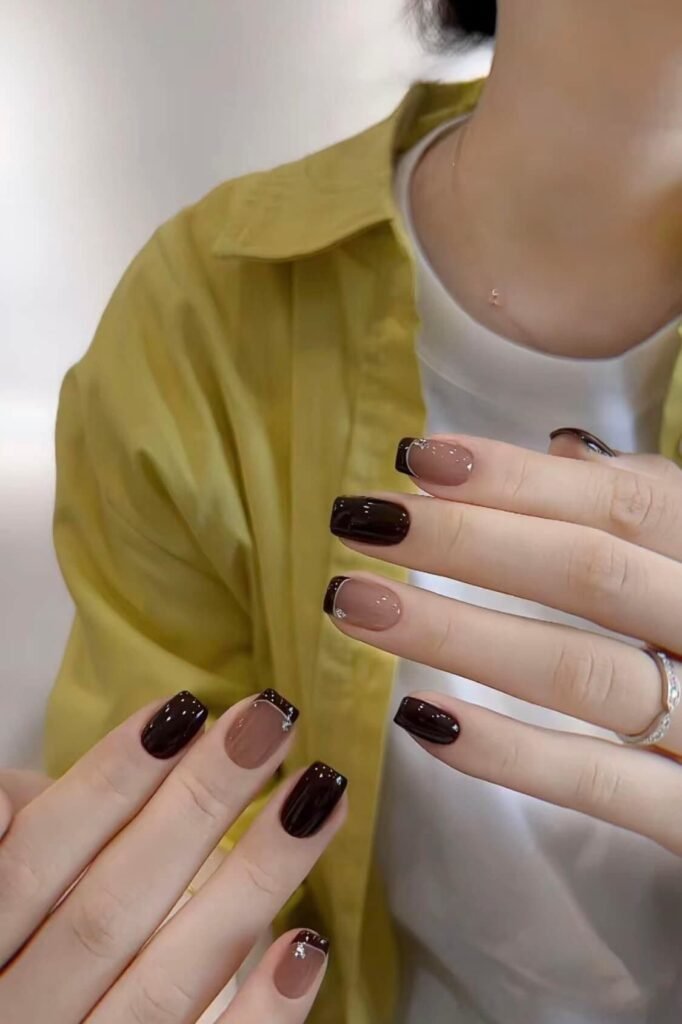 Chic black short nails ideas inspired by deep brown shades with nude contrasts and delicate white tipping for an earthy elegance.
