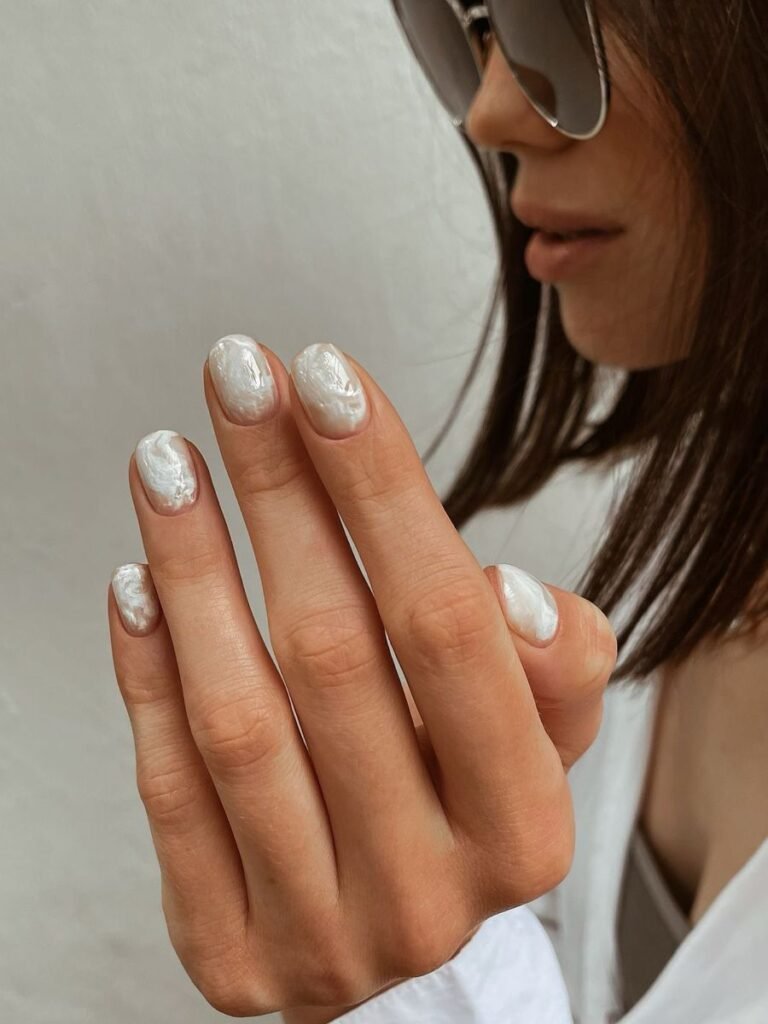 Sophisticated white short nails ideas using a marble swirl technique for an elegant vibe.